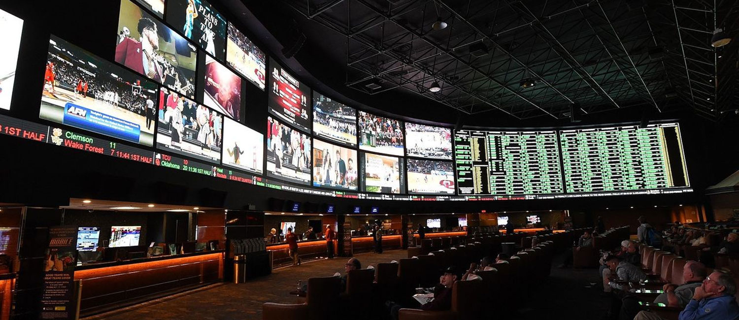 Sportsbooks vs. Online Casinos: Which Offers the Best Betting Experience?